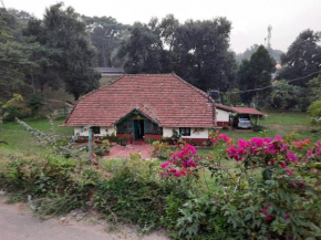 A quaint cottage with Rajah's seat view.